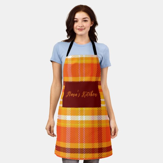 秋のプレイドタータンチェックホームデコール秋シーズン エプロン (着用した状態)