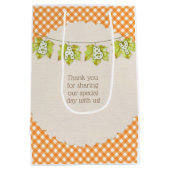 秋のプレイドテディベアパンプキン葉 ミディアムペーパーバッグ (裏面)