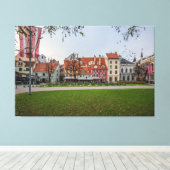 秋のリガ旧市街 キャンバスプリント (インサイチュ (ウッドフロア))