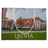 秋のリガ旧市街 ラージペーパーバッグ (裏面)