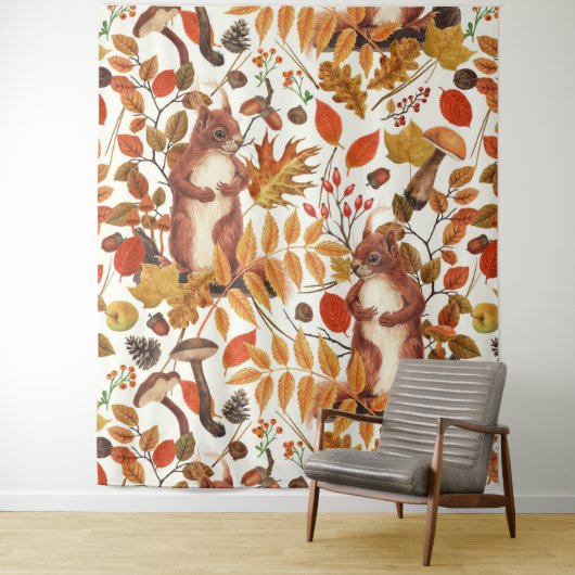 秋のリスと秋の花が白く咲く タペストリー (インサイチュ)