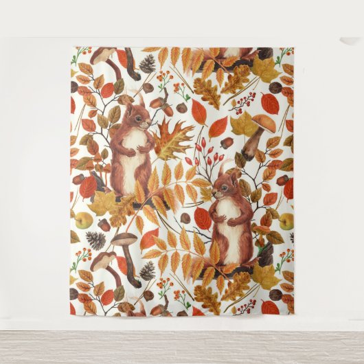 秋のリスと秋の花が白く咲く タペストリー (正面)