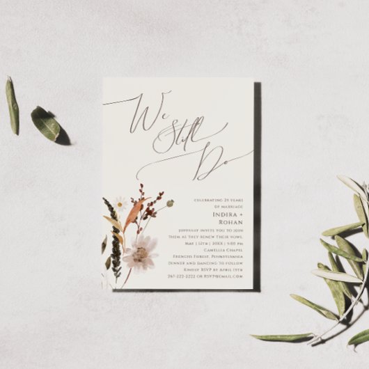 秋のワイルドフラワーベージュ我々はまだ誓いを更新する 招待状