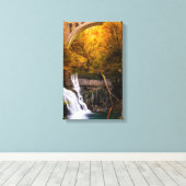 秋のヴィンガル渓谷の滝 キャンバスプリント (インサイチュ (ウッドフロア))