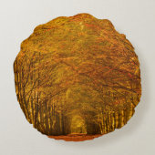 秋の円形の枕の森林を通した道 ラウンドクッション (裏面)