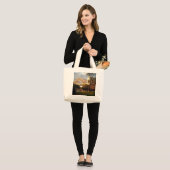 秋の地獄のゲートブリッジ、アストリア、NYトートバッグ ラージトートバッグ (正面(モデル))