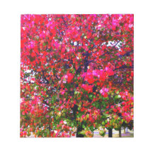 秋の変化葉の木、ピンクの印象派