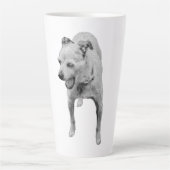 秋の夜のために居心地の良いあくびをする カフェラテマグ (正面)