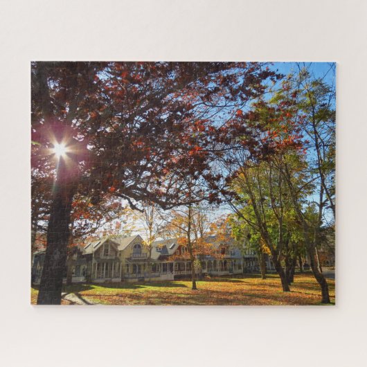 秋の太陽とコテージ – マーサのブドウ園 ジグソーパズル (横)
