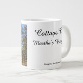 秋の太陽とコテージ – マーサのブドウ園 ジャンボコーヒーマグカップ (正面右)