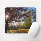 秋の太陽とコテージ – マーサのブドウ園 マウスパッド (マウス)
