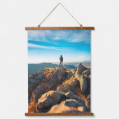 秋の威厳のある岩場で 吊り下げ型タペストリー (正面)