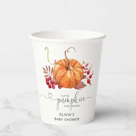秋の小さなかぼちゃが赤ちゃんシャワーの途中にある 紙コップ (正面)