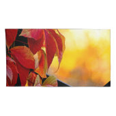 秋の庭葉の美しい赤いつる植物 枕カバー (裏面-右)