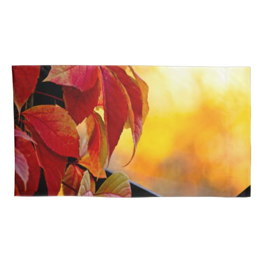 秋の庭葉の美しい赤いつる植物 枕カバー (裏面-右)