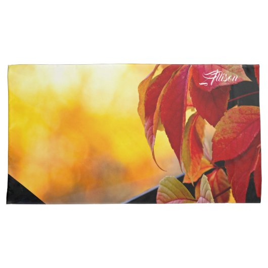 秋の庭葉の美しい赤いつる植物 枕カバー (正面右)