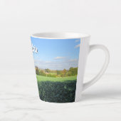 秋の散歩in the country - Small パーソナライズされた カフェラテマグ (右)