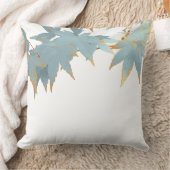 秋の日本のなかえでの葉は青空を曇らしました クッション (ブランケット)