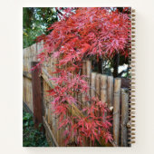 秋の日本の楓葉と竹のフェンス ノートブック (裏面)