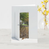 秋の景色を望む開いたドア カード (黄色い花)