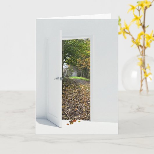 秋の景色を望む開いたドア カード (黄色い花)