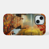 秋の木々とアヒルのいる湖 iPhone 15ケース (裏面横)