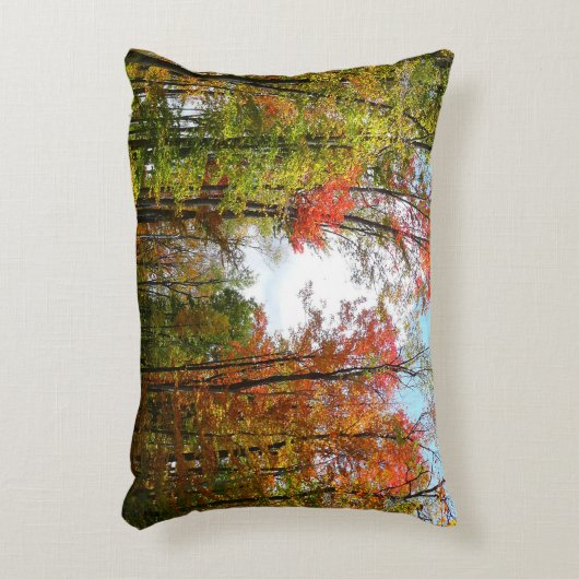 秋の木々とブルースカイ秋の自然写真 アクセントクッション (正面(垂直))