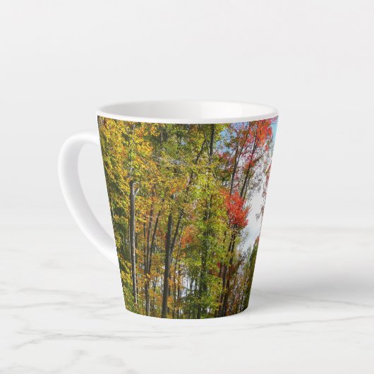 秋の木々とブルースカイ秋の自然写真 カフェラテマグ (左アングル)