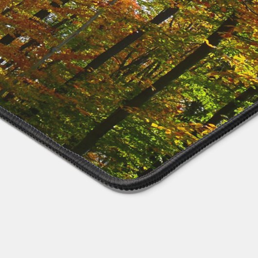 秋の木々とブルースカイ秋の自然写真 デスクマット (コーナー)