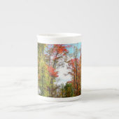 秋の木々とブルースカイ秋の自然写真 ボーンチャイナマグカップ (正面)