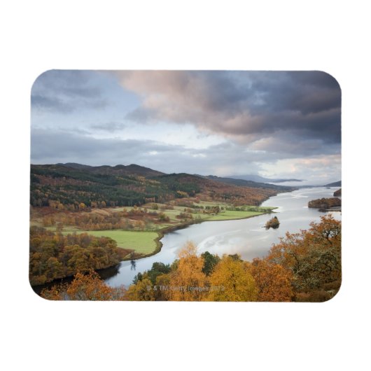 秋の木々とロックPhaskally, Pitlochry マグネット (横)