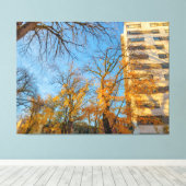 秋の木々と建物ファサード キャンバスプリント (インサイチュ (ウッドフロア))