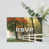 秋の木々の紅葉フェンス結婚式RSVPカード 出欠カード (スタンド正面)