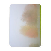 秋の木が霧に包まれている マグネット (縦)