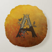 秋の木のモノグラムA ラウンドクッション (正面)