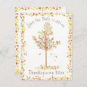 秋の木の感謝祭の日付を保存 インビテーションポストカード (正面/裏面)