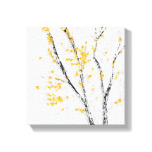 秋の木の枝と黄色の紅葉