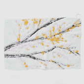 秋の木の枝と黄色の紅葉 ゴルフタオル (横)