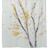 秋の木の枝と黄色の紅葉 シャワーカーテン (正面)