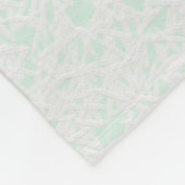 秋の木の枝と黄色の紅葉 フリースブランケット (角)