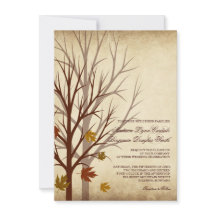 秋の木は秋の結婚式招待状のシルエットを描きます