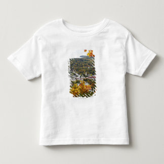 秋の木を通したキャムデンの丘の国家の眺め トドラーTシャツ