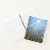 秋の木を通る日差しスパイラルジャーナル ノートブック (内部)