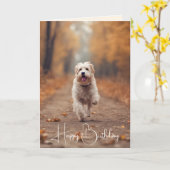秋の森で幸せな犬 カード (黄色い花)