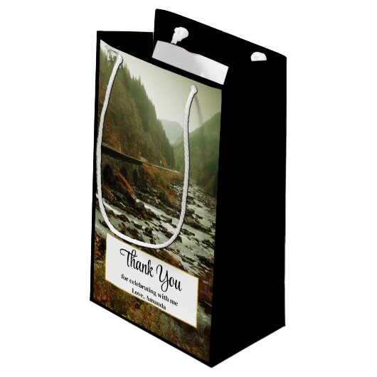 秋の森と川の風景ありがとう スモールペーパーバッグ (裏面アングル)