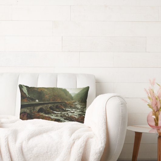 秋の森と川の風景 ランバークッション (ソファ)