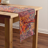 秋の森の動物の群れ、キジ、赤いフローラ ロングテーブルランナー (インサイチュ)