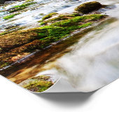 秋の森の美しい滝 ポスター (角)