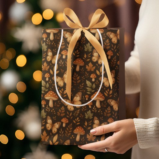 秋の森キノコと蝶 ミディアムペーパーバッグ