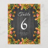 秋の水彩の花を木に素朴飾る (正面)